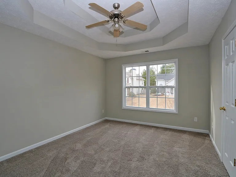 102 Providence Dr — Photo 10