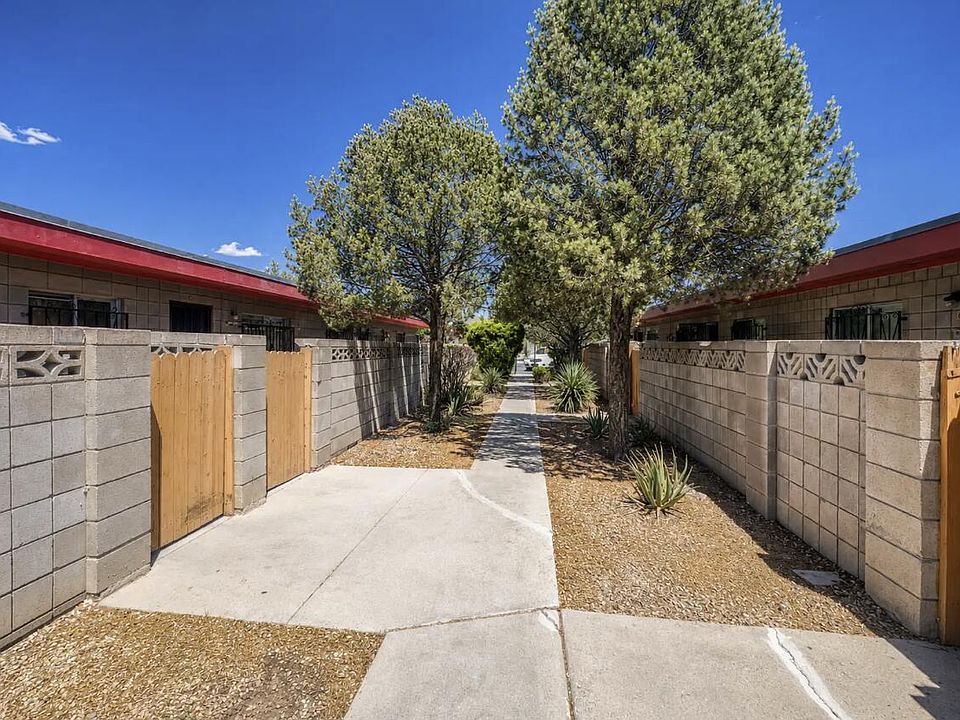 2nd image of 631 & 633 Mesilla St SE