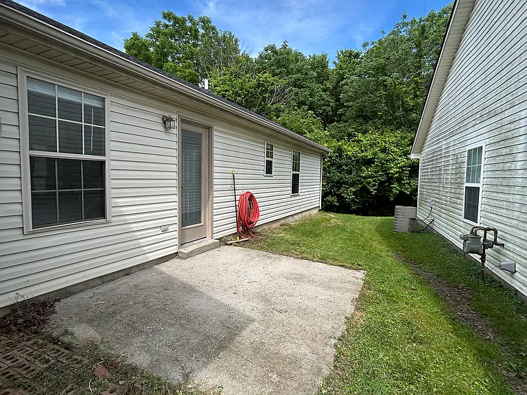 2097 Belmont Dr — Photo 17