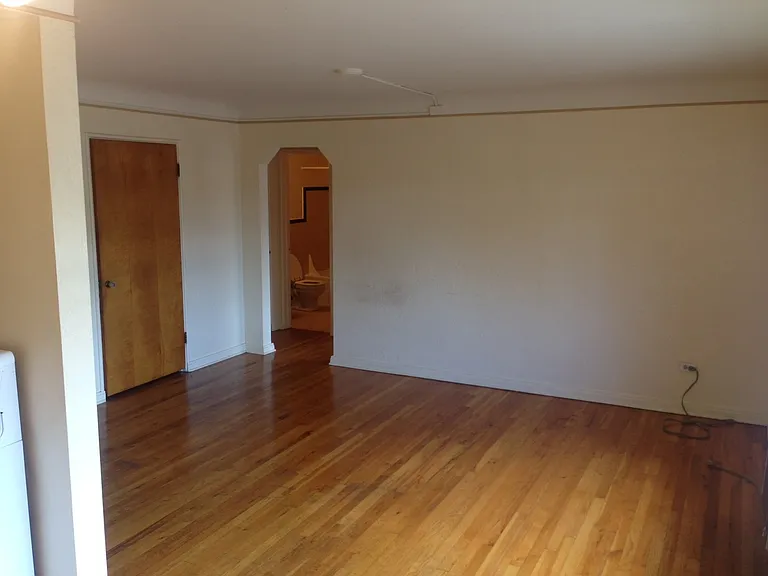 Goldsborough Apartments — Photo 9