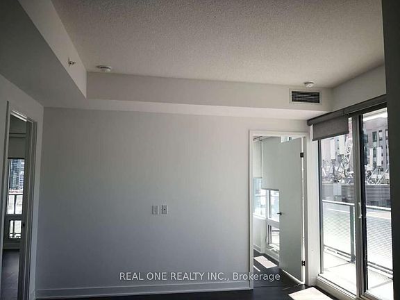 4th image of 125 Blue Jays Way #1511