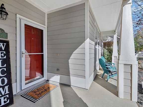 3rd image of 1905 Cambridge Dr
