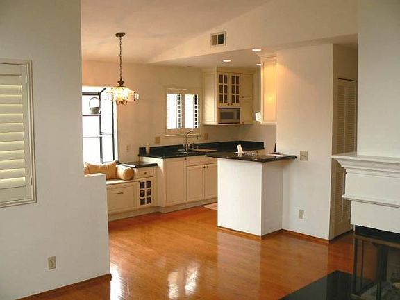 Kitchen & Dining