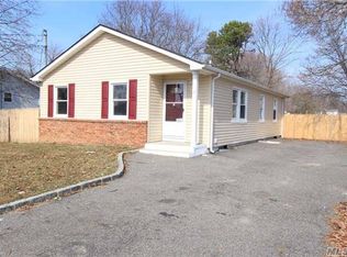 5 Brier St, Central Islip, NY 11722