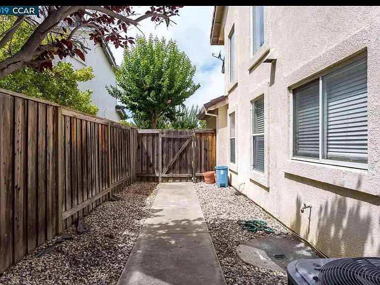 1727 Periwinkle Way — Photo 16
