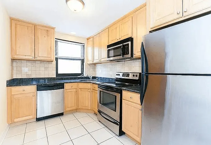 7516.5 N. Ridge Blvd