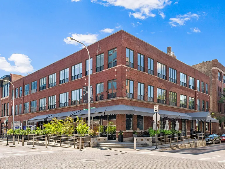 945 W Fulton Market Apartments — Photo 9