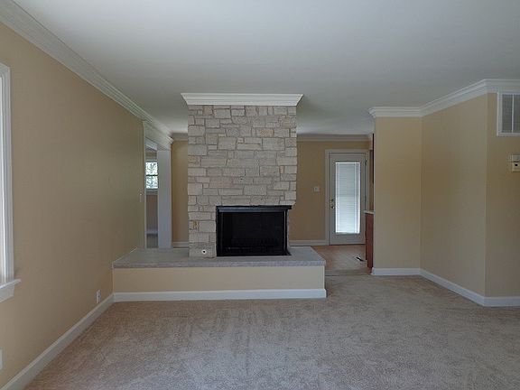 3rd image of 1002 S Park Blvd