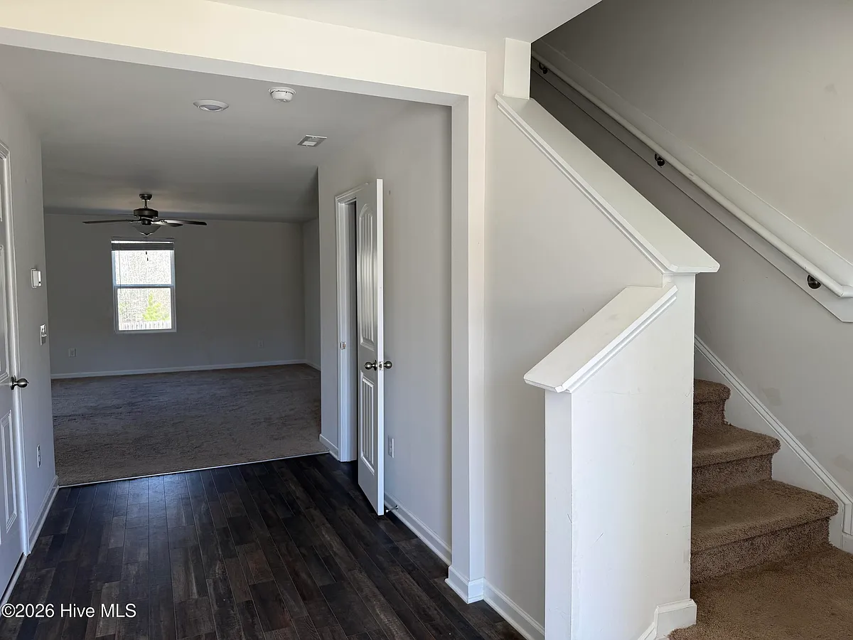 Building Photo - 472 Poppleton Dr