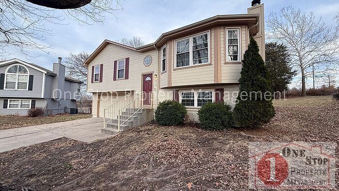1st image of 610 SE Steeple Ln