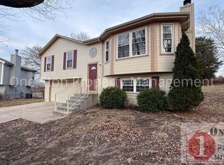610 SE Steeple Ln, Blue Springs, MO 64014