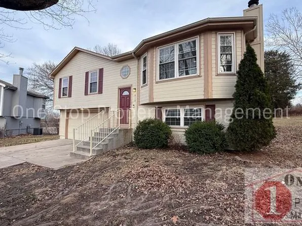 610 SE Steeple Ln, Blue Springs, MO 64014