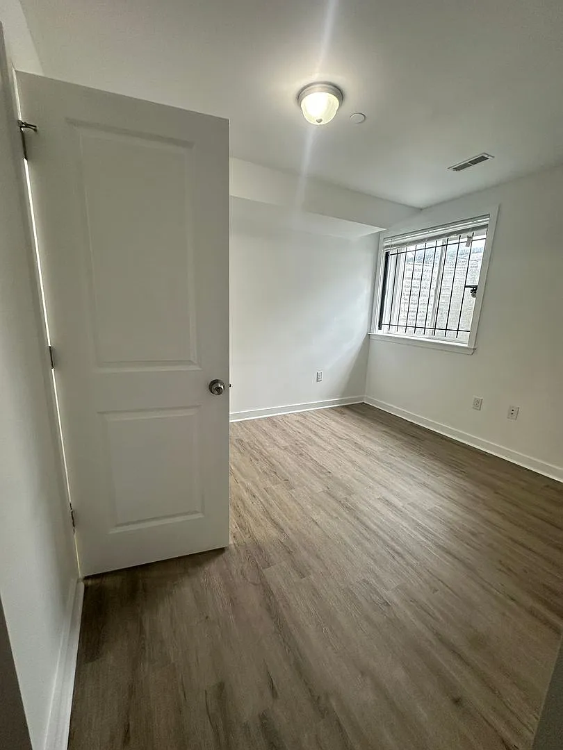 1515 W Seybert St — Photo 2