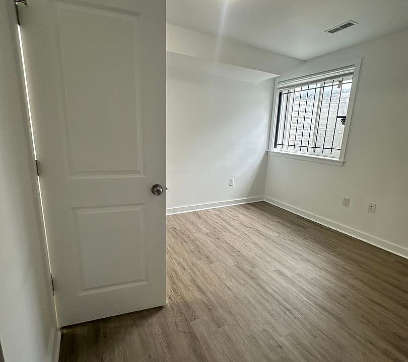 2nd image of 1515 W Seybert St