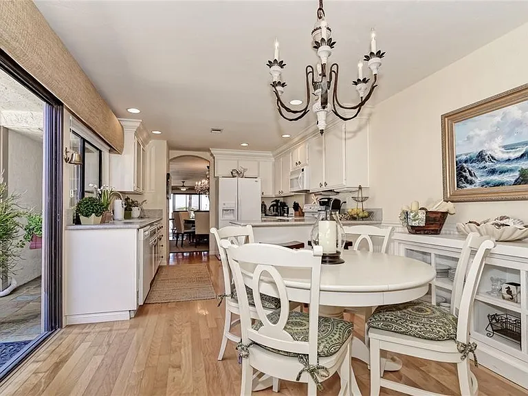11 Kingston Ct E — Photo 4