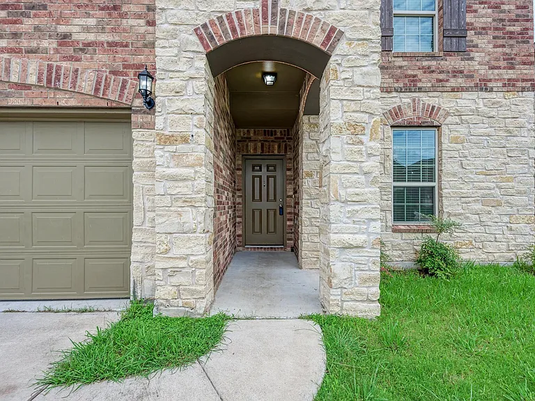 11809 Eragon Dr — Photo 2