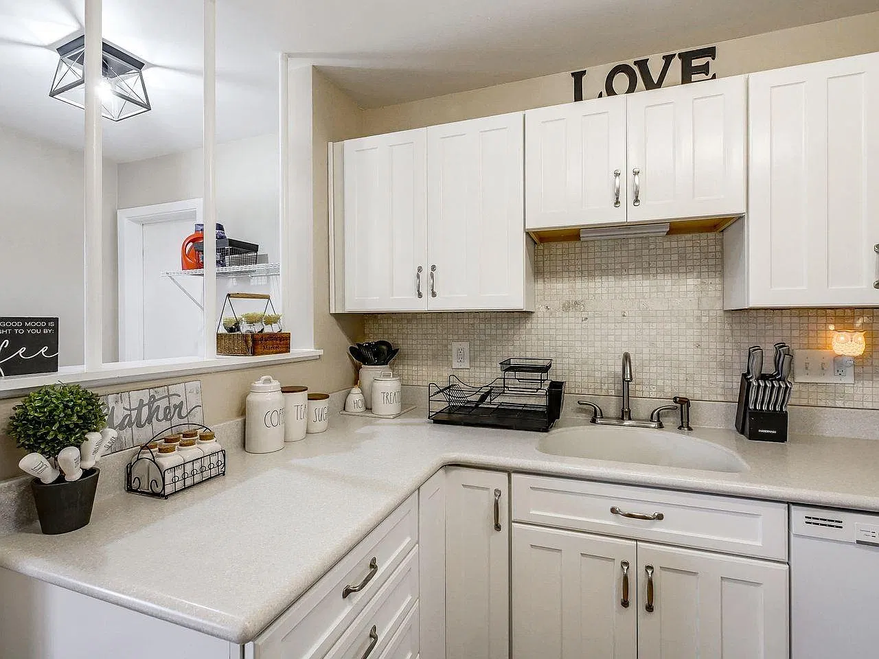 3 bed, 1236 sqft, $1,700 — Photo 2