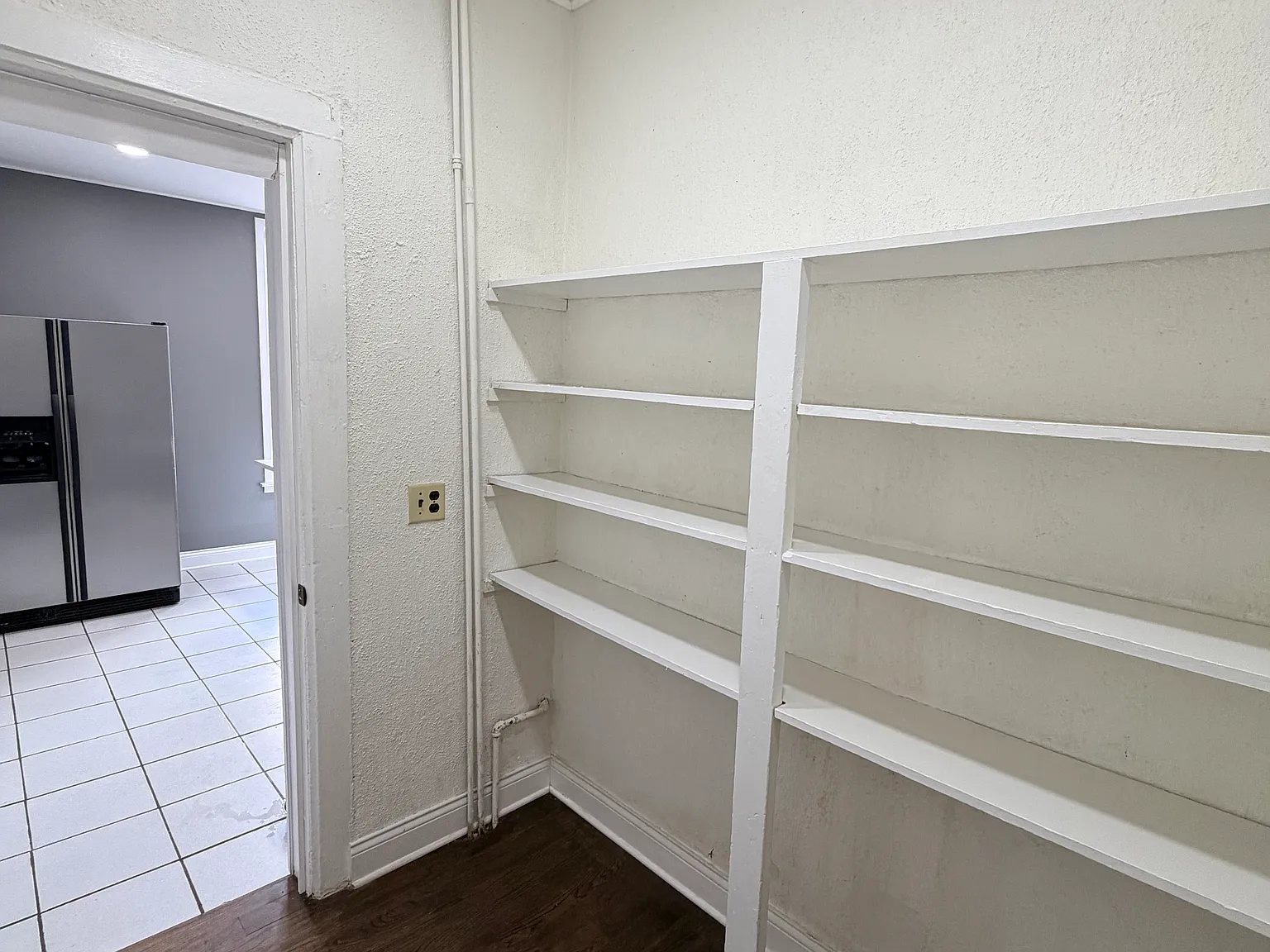 4 bed, 1.5 bath, 1100 sqft, $2,050 — Photo 4