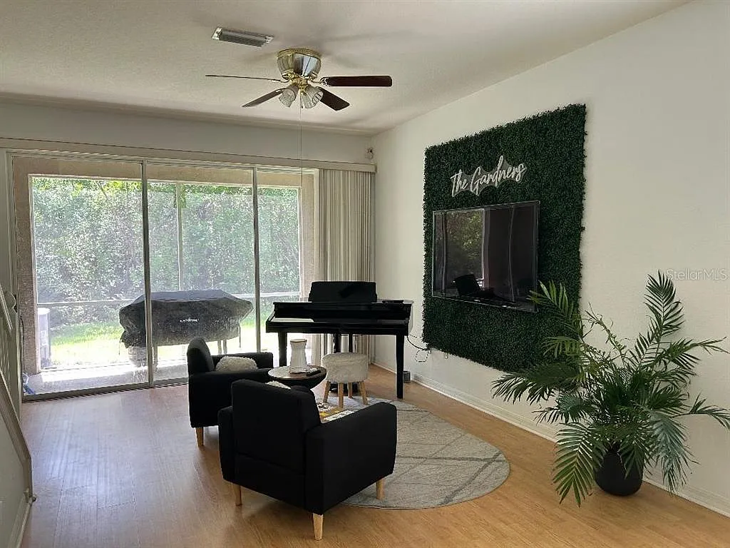 2 bed, 2.5 bath, 1683 sqft, $2,300 — Photo 3