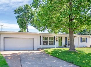 385 Raven Ln, Florissant, MO 63031