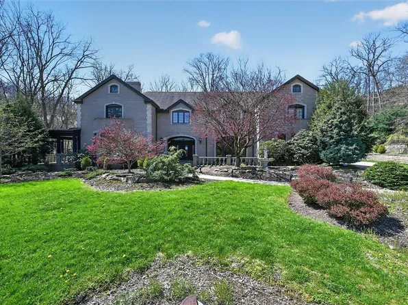 105 Lantern Cir, Canonsburg, PA 15317