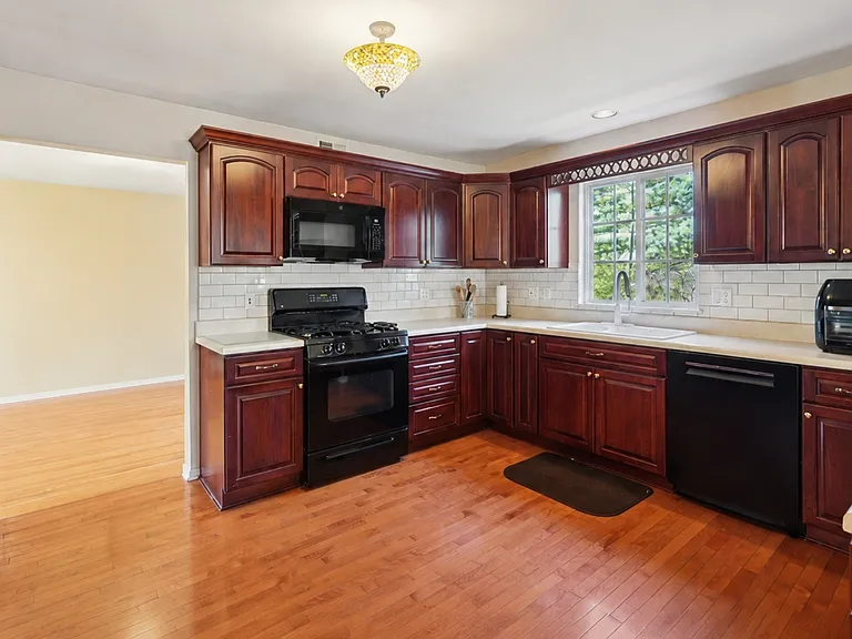 15 Ryan Lane Lincoln Park — Photo 8
