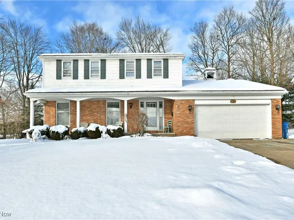 1654 Squaw Creek Dr, Girard, OH 44420