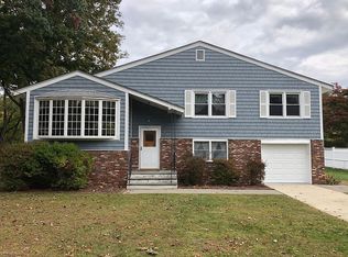 6 Ruth Rd, Cortlandt Manor, NY 10567