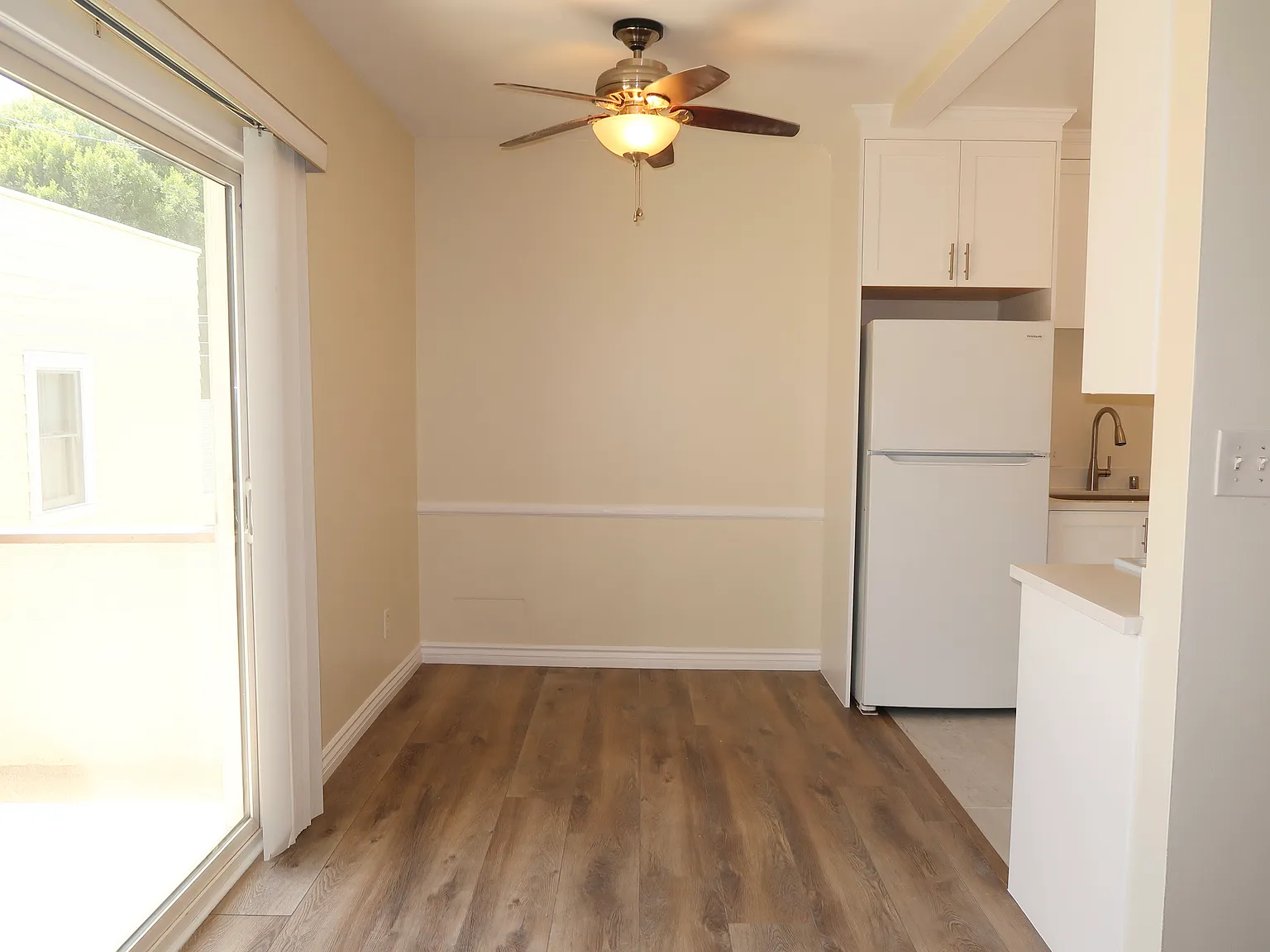3 bed, 1100 sqft, $4,995 — Photo 3