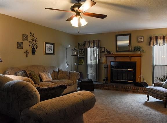 4th image of 1001 Briarwood Dr