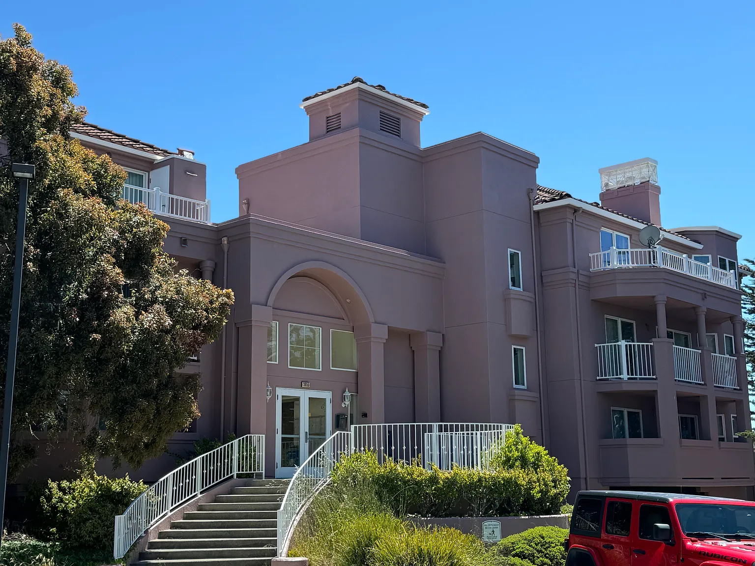 2 bed, 1090 sqft, $3,900 — Photo 3