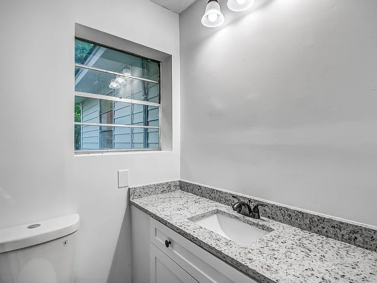 2735 Brentwood Cv — Photo 10