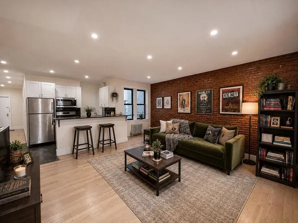 382 Wadsworth Avenue image 1 of 9