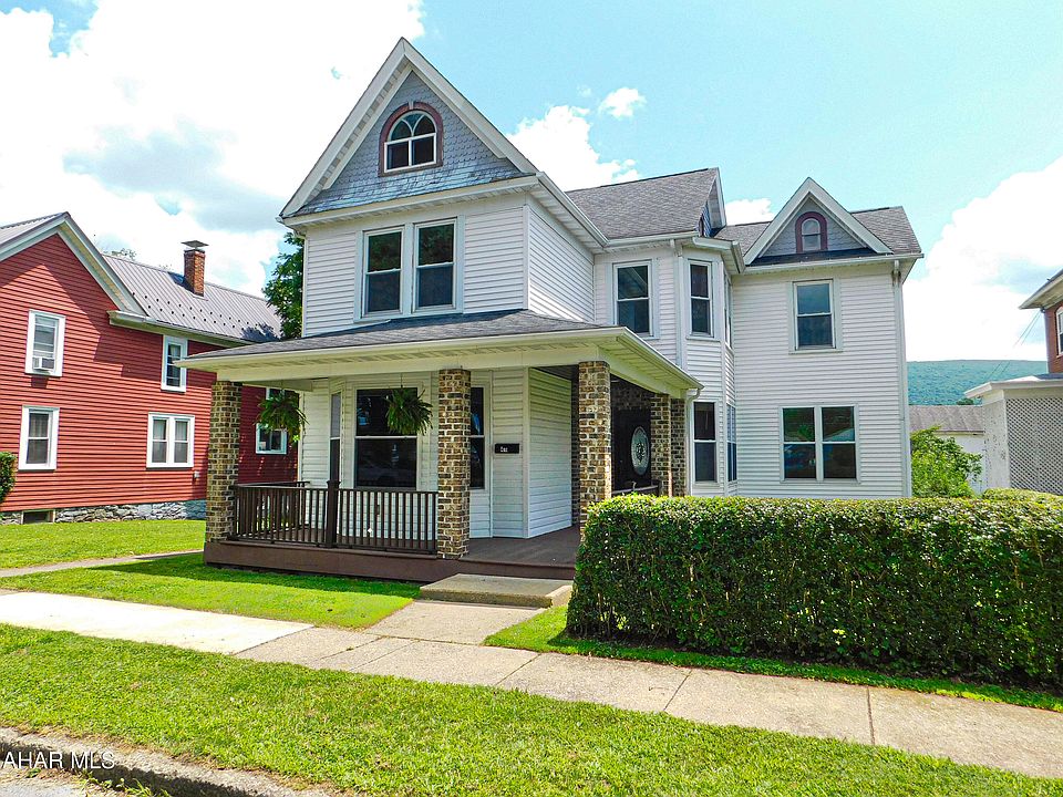 1st image of 411 S 1st St