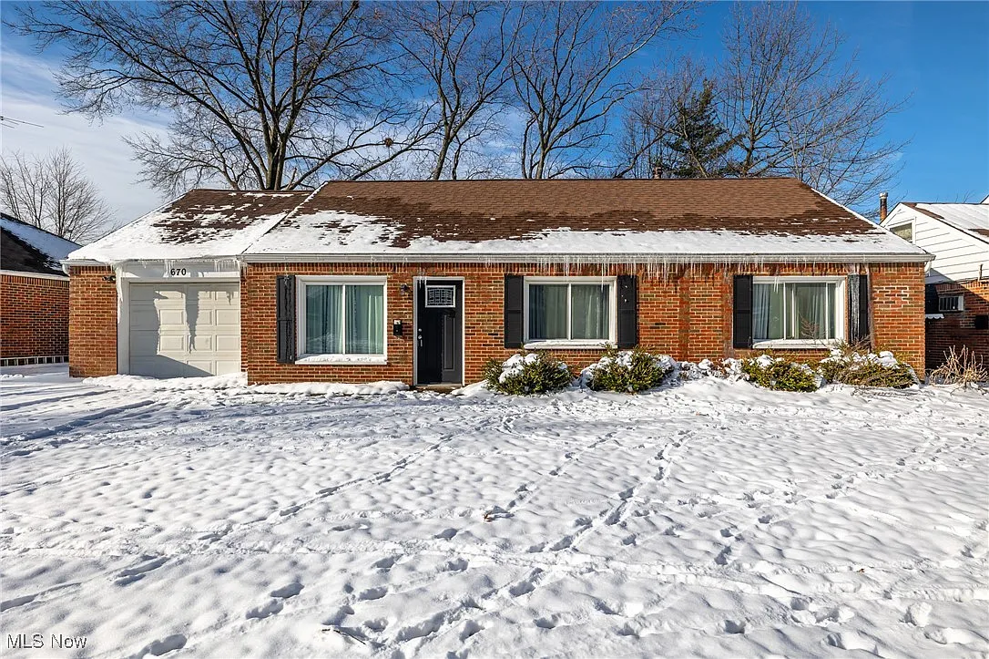 670 Hemlock Dr photo 1