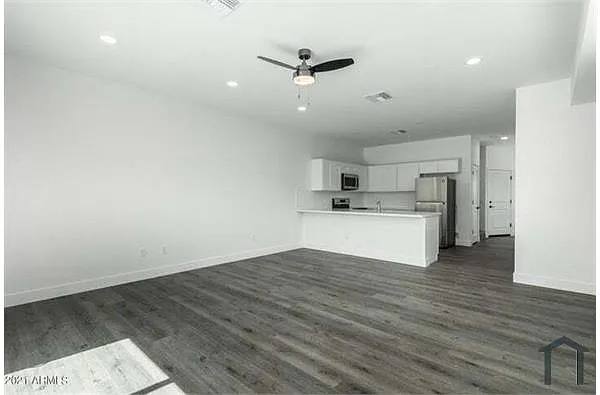Building Photo - 909 S 4th Ave #1