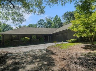 110 Cove Ln, Social Circle, GA 30025