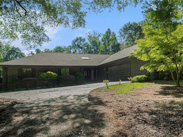 110 Cove Ln, Social Circle, GA 30025