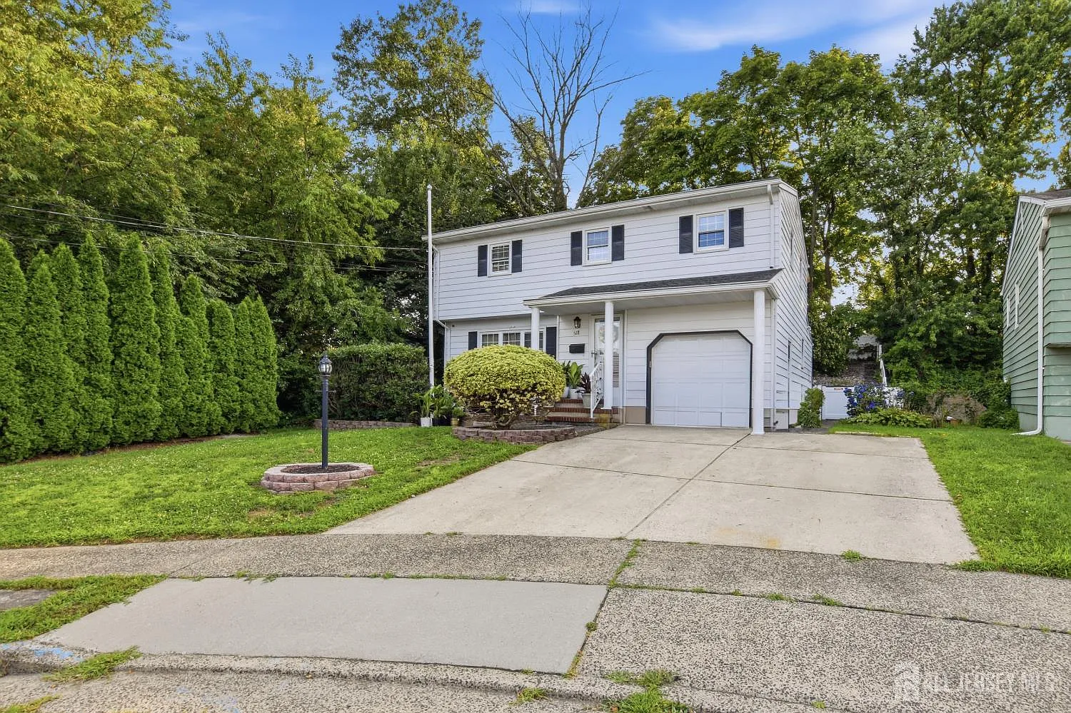4 bed, 1.5 bath, $4,200 — Photo 2