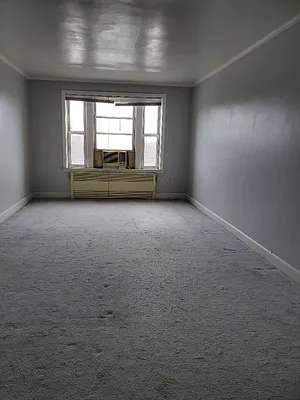 Sold by RE MAX Team | media 8