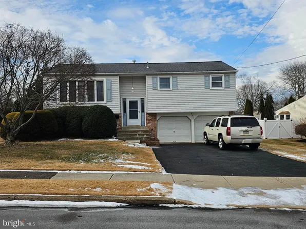 980 Marshall Dr, Warminster, PA 18974