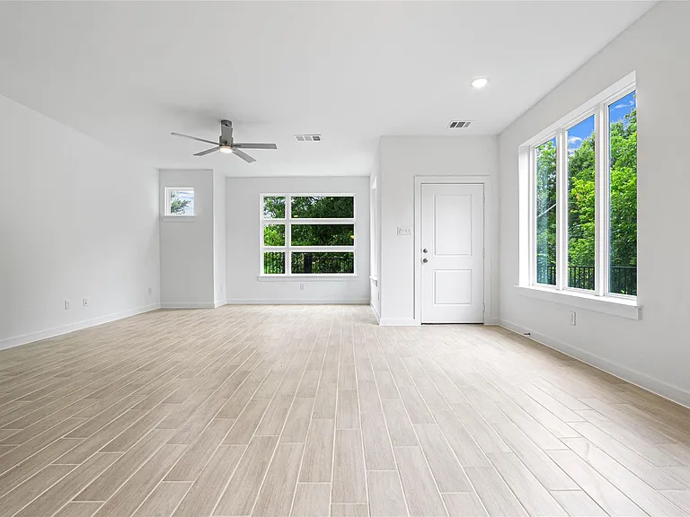321 Oakbend Dr — Photo 6