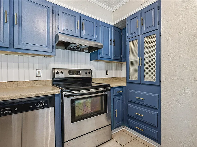 1532 Christine Cv — Photo 11