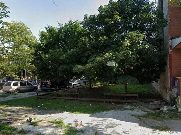 1330 W Pike St, Philadelphia, PA 19140