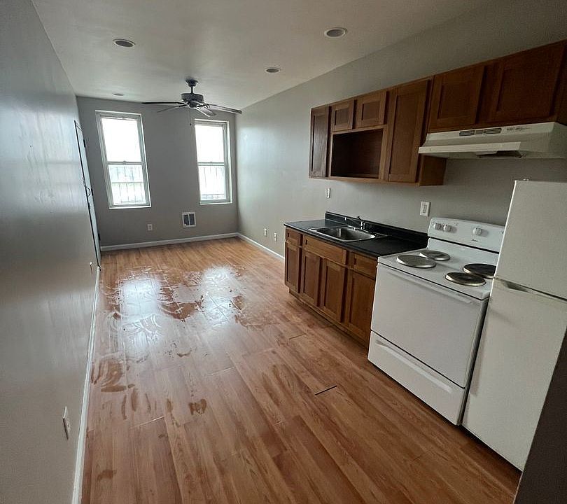 1st image of 3178 Amber St Floor 1