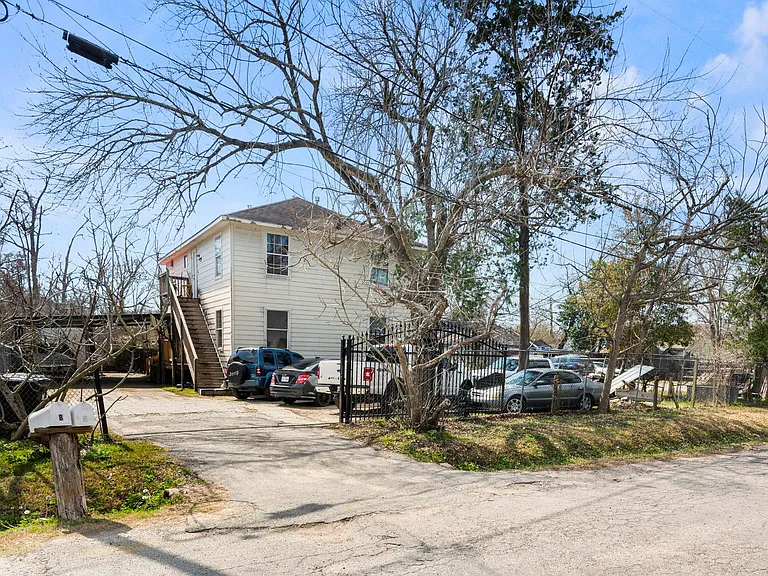 2444 Margaret St #A — Photo 3
