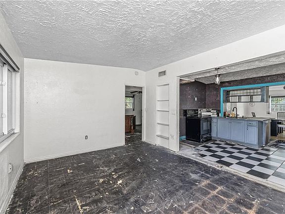 4th image of 1417 Gardenia AVE