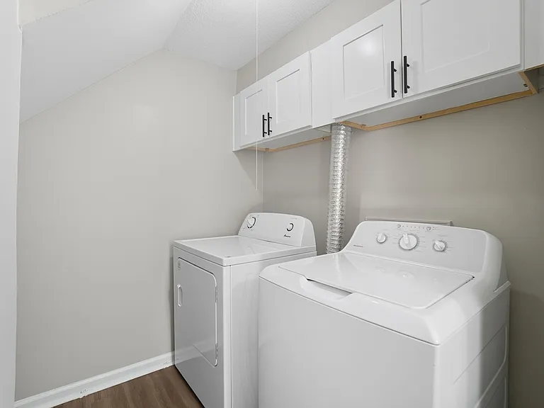 Coventry Court Townhomes — Photo 10