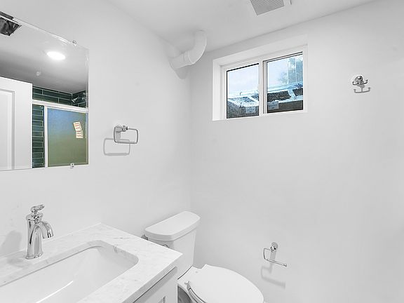 5th image of 947 Shandel Dr