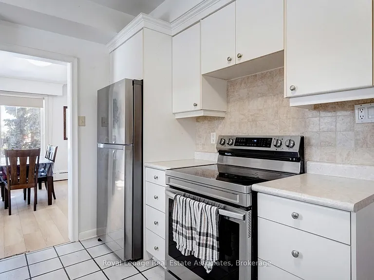 49 Bemersyde Dr #A — Photo 7